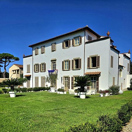 La Villa Apartments - Convenient For Sardinia And Corsica - 4-5 Beds -Private Parking Included With Camera Livorno Exterior foto
