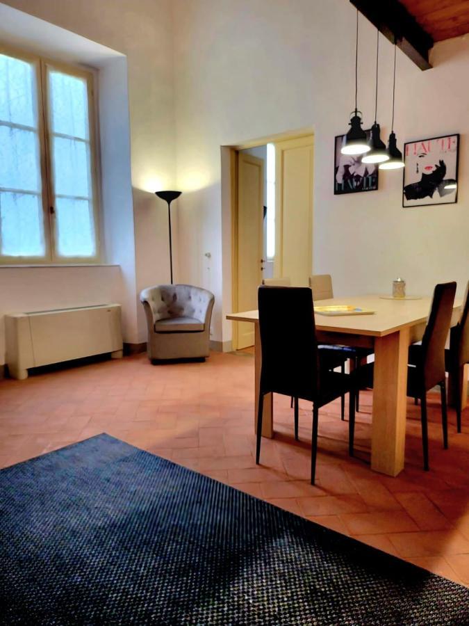 La Villa Apartments - Convenient For Sardinia And Corsica - 4-5 Beds -Private Parking Included With Camera Livorno Exterior foto