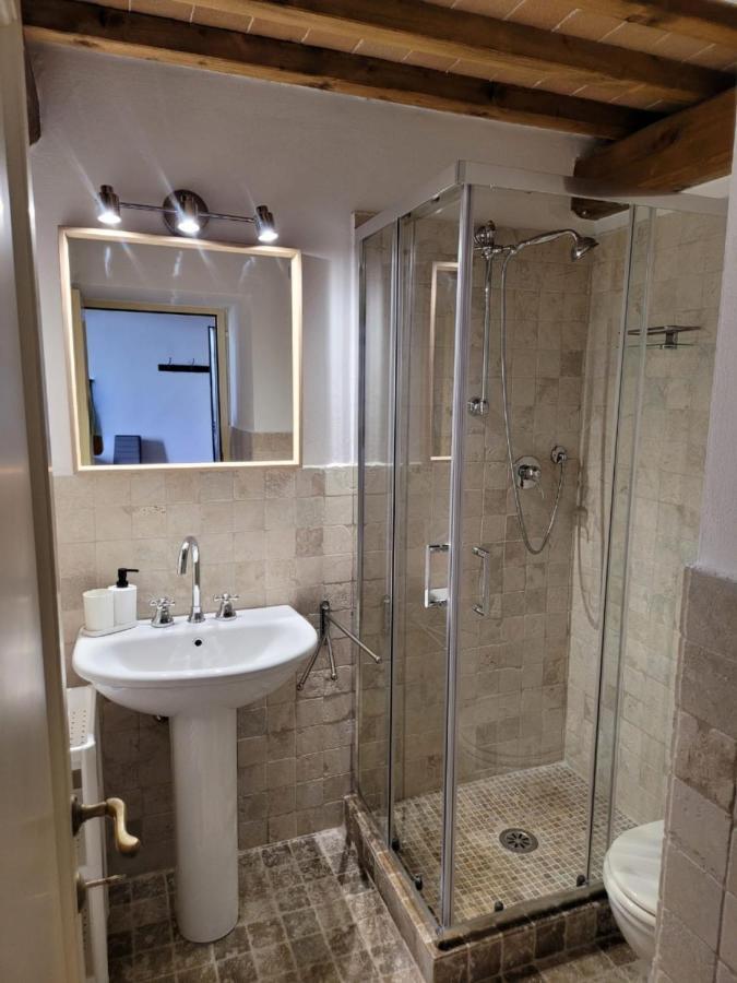 La Villa Apartments - Convenient For Sardinia And Corsica - 4-5 Beds -Private Parking Included With Camera Livorno Exterior foto