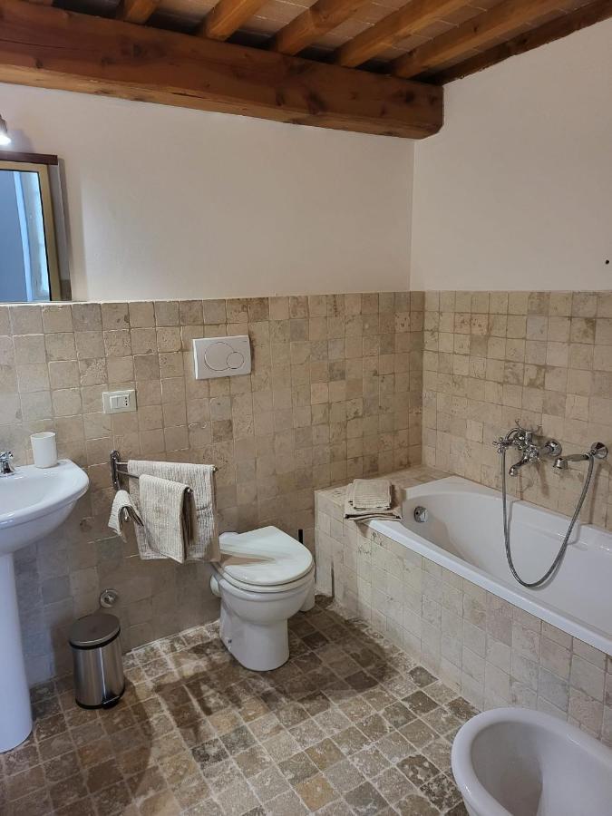 La Villa Apartments - Convenient For Sardinia And Corsica - 4-5 Beds -Private Parking Included With Camera Livorno Exterior foto