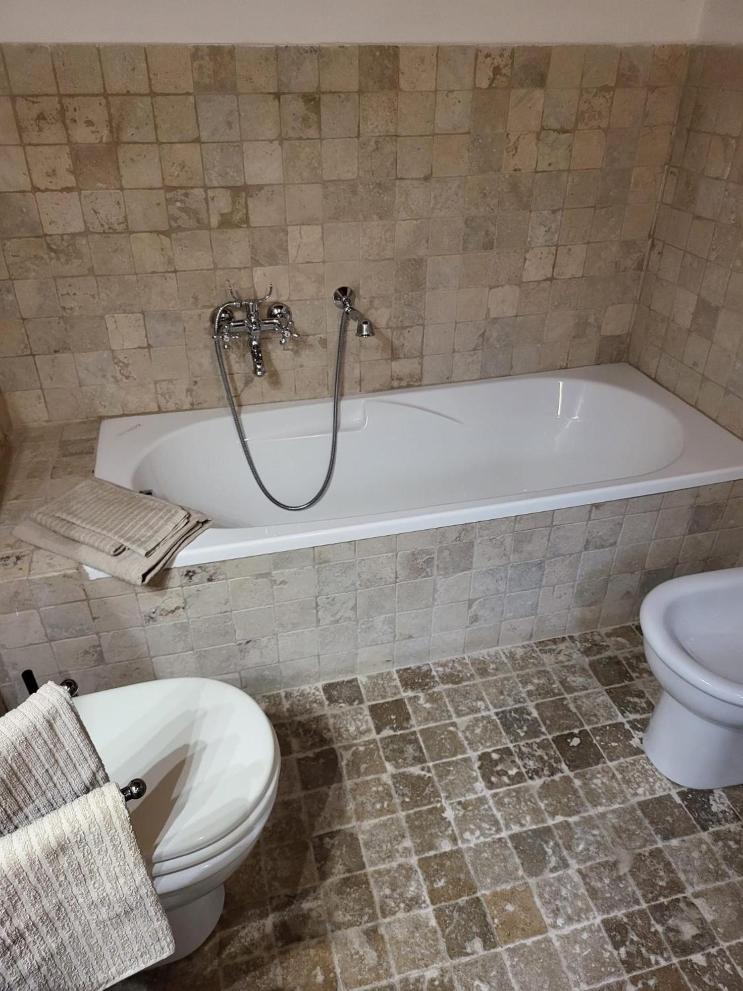 La Villa Apartments - Convenient For Sardinia And Corsica - 4-5 Beds -Private Parking Included With Camera Livorno Exterior foto