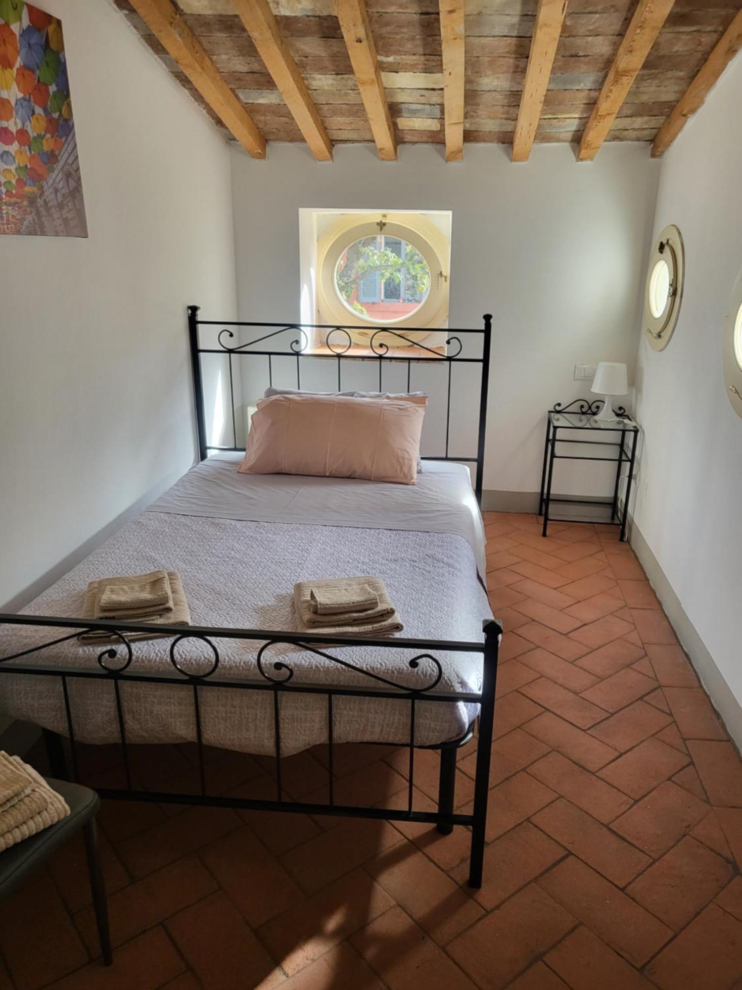 La Villa Apartments - Convenient For Sardinia And Corsica - 4-5 Beds -Private Parking Included With Camera Livorno Exterior foto