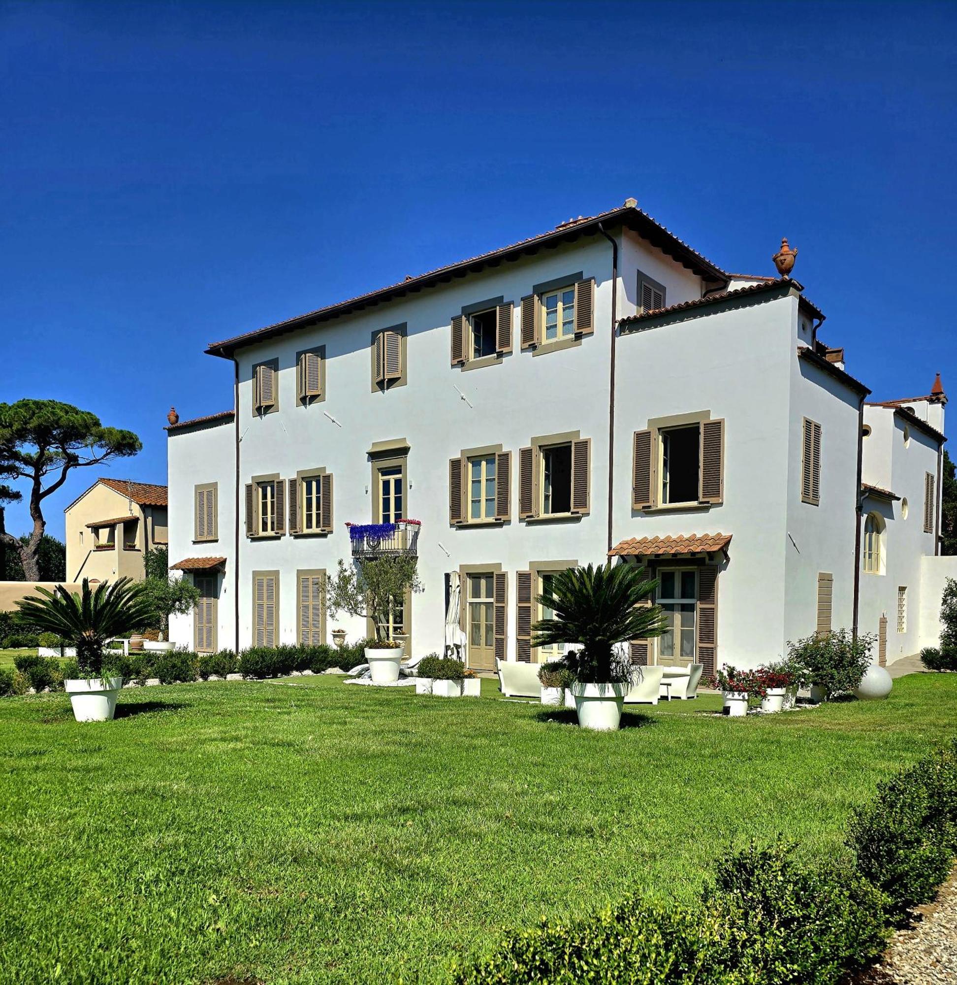 La Villa Apartments - Convenient For Sardinia And Corsica - 4-5 Beds -Private Parking Included With Camera Livorno Exterior foto